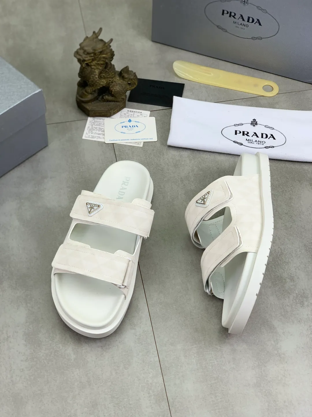 Men's shoes 💰P340💰【New style】🎁🎁🎁 PRADA Prada's new casual slippers, original official website, perfect workmanship, transmitting a kind of noble luxury, sublimating its definition of luxury in Prada's high-end extraordinary craftsmanship. Original combination outsole, code number: 38-44 (45 customized) Multiple colors 🉑️ to choose from